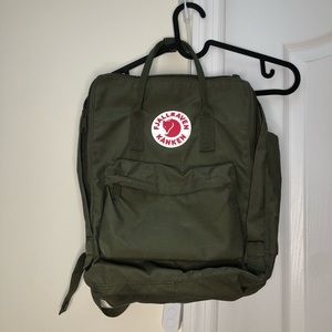 NEW Fjallraven Kanken Forest Green Backpack